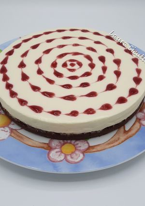 Foto di Cheesecake San Valentino con cioccolato bianco e gelée di lamponi