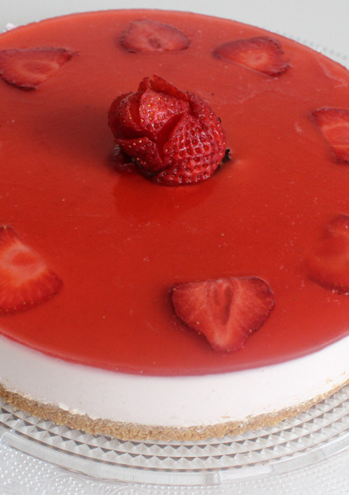 Una foto de Tarta de mousse de fresas sin huevo
