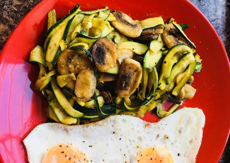 How to Prepare Homemade Courgette noodles,on pesto with mushrooms-Fried eggs