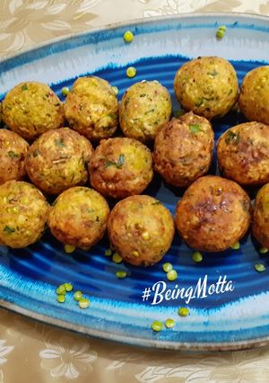 A picture of Ponk Wada/ Fresh Shorgum Pakora.