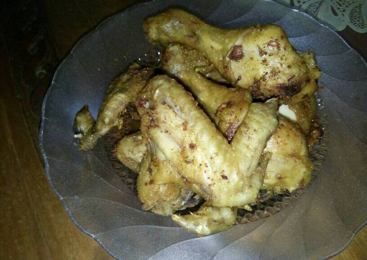 Langkah Mudah untuk Menyiapkan Ayam goreng gurih enak dan mudah Anti Gagal