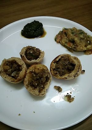 A picture of Litti choka with coriander chutney.