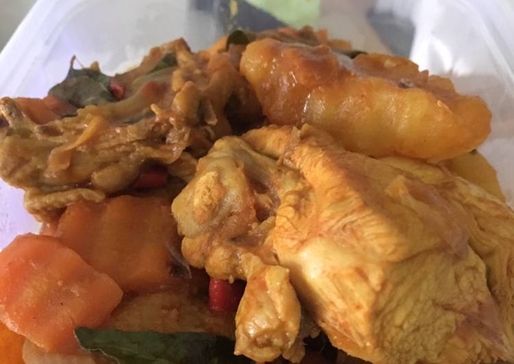 Get Breakfast of Healthy Chicken Curry