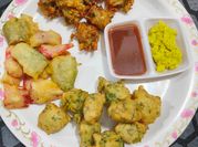 A picture of onion palak pakora