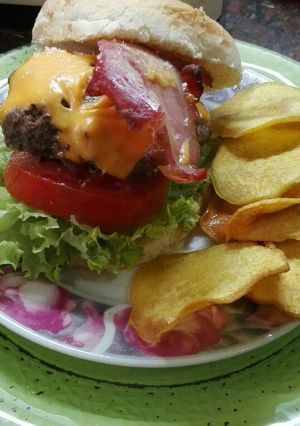 Una foto de Hamburguesas caseras deliciosas !!