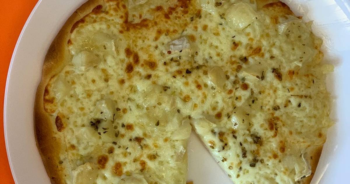 Có thể thay thế phô mai trong pizza 4 cheese bằng loại nào khác?
