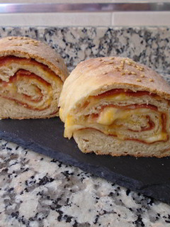 Una foto de Rosca de jamón y queso