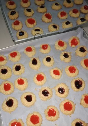 Foto resep Crunchy Strawberry/Blueberry Cheese Thumbprint Cookies