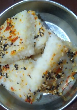 A picture of Rice moong dal idda.