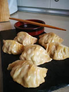 Una foto de Gyozas de carne