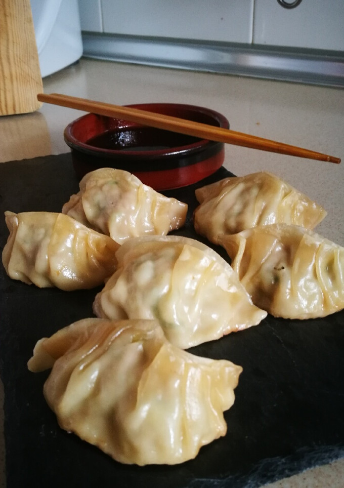 Una foto de Gyozas de carne