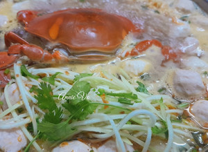 Hình của món Lẩu cua nấu bầu.