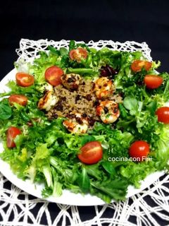 Una foto de Ensalada templada de gambones y quinoa