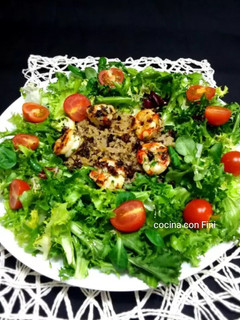 Una foto de Ensalada templada de gambones y quinoa
