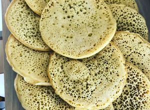 Une photo de Baghrir ou crêpes mille trous