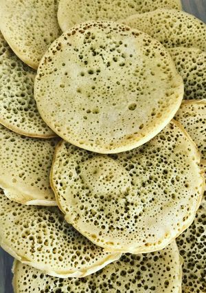 Une photo de Baghrir ou crêpes mille trous