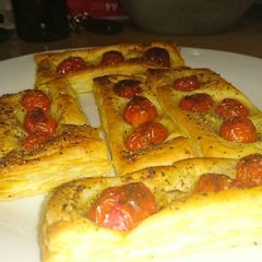 A picture of Puff pastry tomato poppers.