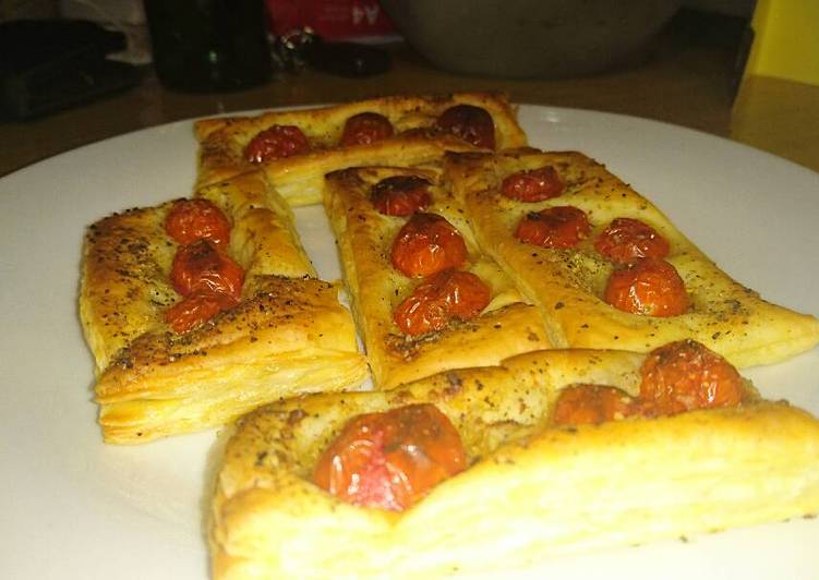 Puff pastry tomato poppers