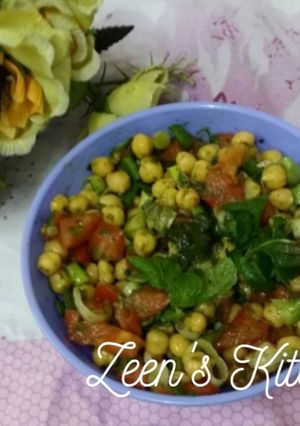 A picture of Chickpea Salad with Mint Dressing.