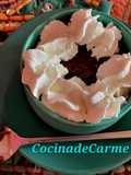 Postre de cacao y plátano con pistachos