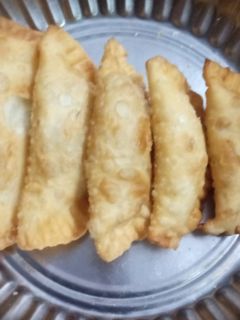 இனிப்பு சோமாஸ் (Inippu somas recipe in tamil) செய்முறை முக்கிய புகைப்படம்