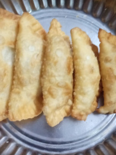 இனிப்பு சோமாஸ் (Inippu somas recipe in tamil) செய்முறை முக்கிய புகைப்படம்