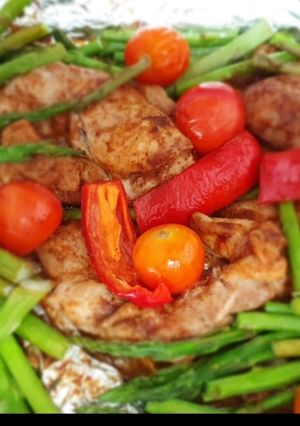 รูปของ ไก่หมักซอส กับ แอสปารากัส