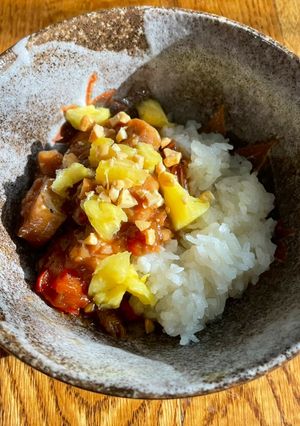 A picture of Sweet & Salty Pineapple Chicken 🍍 🐓.