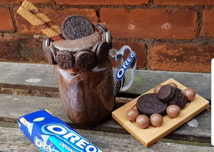 Easiest Way to Make Any-night-of-the-week Oreo milkshake
