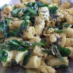 A picture of Khandvi.