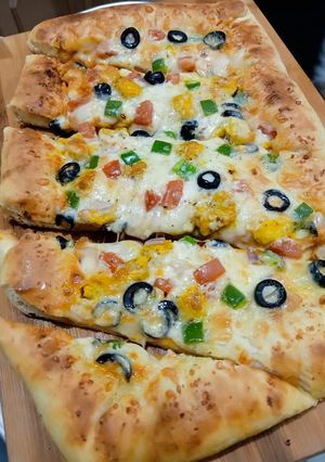 A picture of Cheese Filled Square Pizza 🍕🍕.