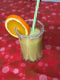 Una foto de Batido de naranja kiwi y leche de Almendra