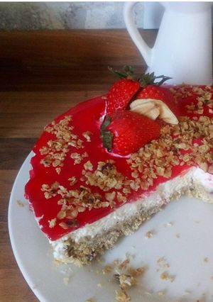 A picture of Cranberry & Strawberry oatie cheesecake.