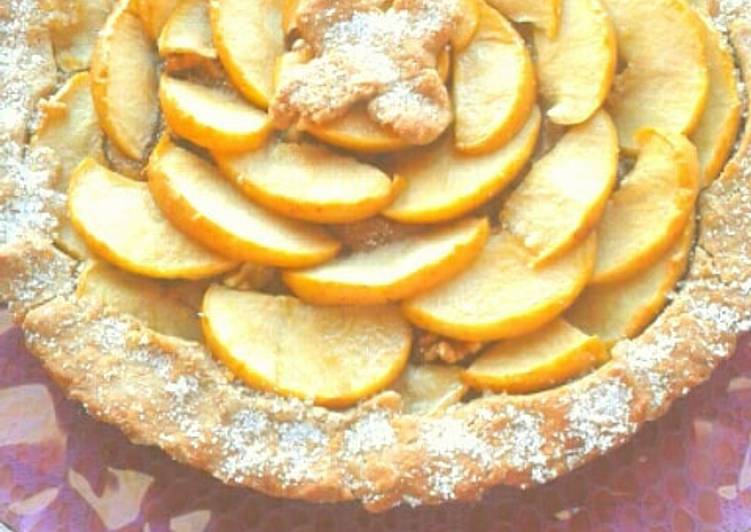 Simple Way to Prepare Super Quick Homemade Crostata light di mele e noci