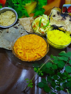 કાજુ ગાંઠિયા નું શાક (Kaju Ganthiya Shak Recipe In Gujarati) રેસીપી મુખ્ય ફોટો