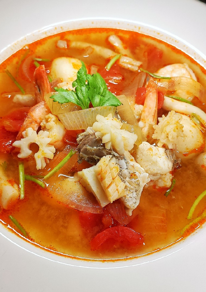 A picture of Thai Seafood Hot and Sour Soup.