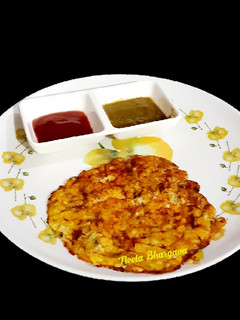 खिचड़ी पैन केक/ थालीपीठ (Khichdi pancake/ thalipeeth recipe in hindi) रेसिपी मुख्य फोटो