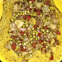 A picture of Moong sprouts papad chat.
