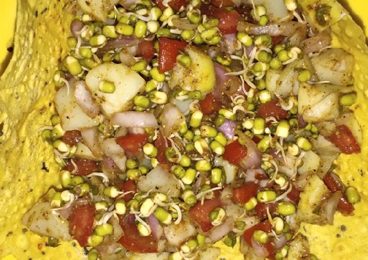 Steps to Prepare Speedy Moong sprouts papad chat