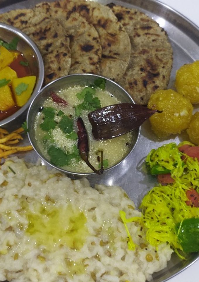 વીરપુર સ્પેશિયલ થાળી રેસીપી મુખ્ય ફોટો