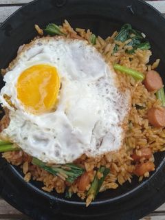 Foto resep Nasi Goreng Sosis (Simple dan Enak)