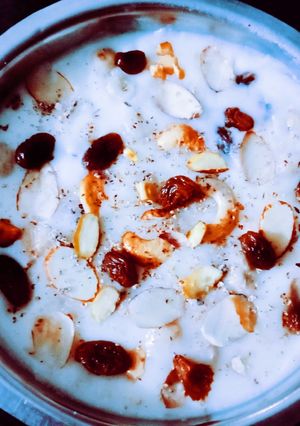 A picture of Super healthy tasty dry fruits Makhana kheer.