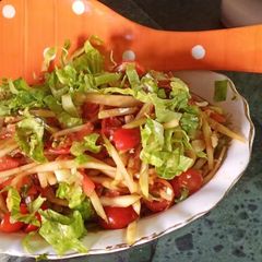 A picture of Healthy Green papaya salad.