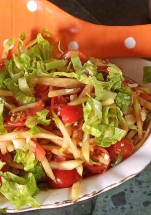 A picture of Healthy Green papaya salad.