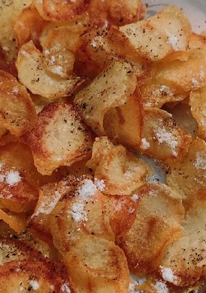 બટાકા ની ઇન્સ્ટન્ટ ચિપ્સ (Bataka Instant Chips Recipe In Gujarati) રેસીપી મુખ્ય ફોટો
