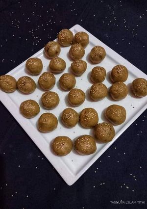 বেসনের লাড্ডু রেসিপির প্রধান ছবি
