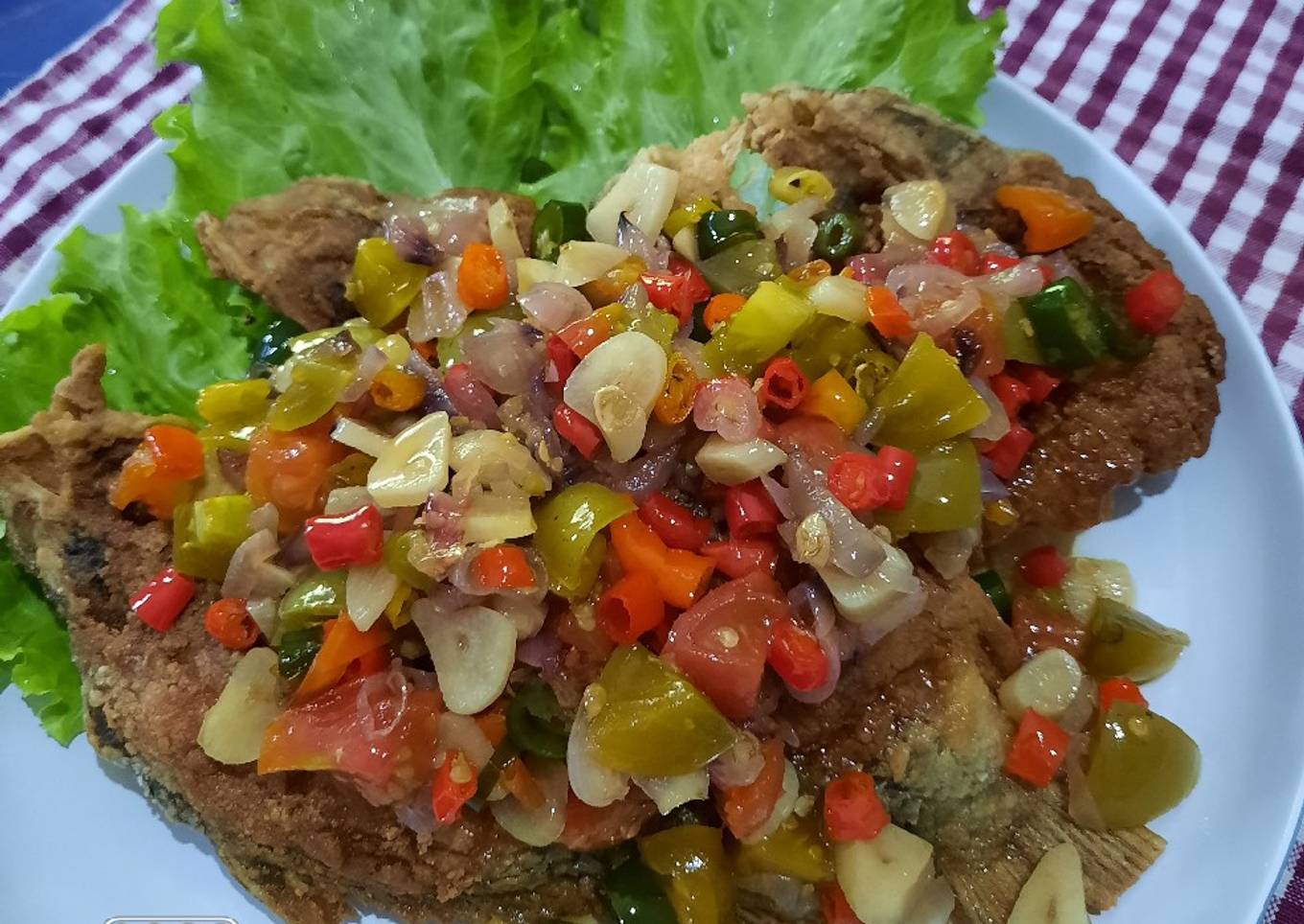 Ikan mas goreng siram sambel iris