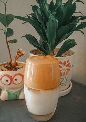 Hình của món Dalgona Coffee (Cà phê bọt biển).