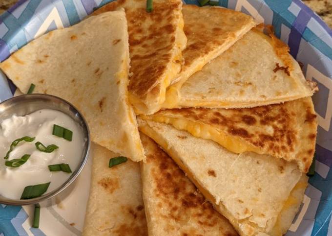 Easiest Way to Prepare Any-night-of-the-week Simple Cheese Quesadilla