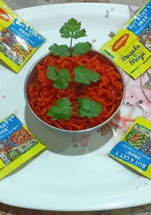 मसाला मैगी इन रेड कलर (Masala maggi in red color recipe in Hindi) रेसिपी मुख्य फोटो
